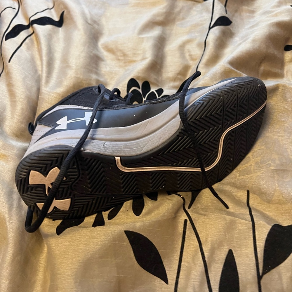 Boys Under Armor Basketball Shoes
